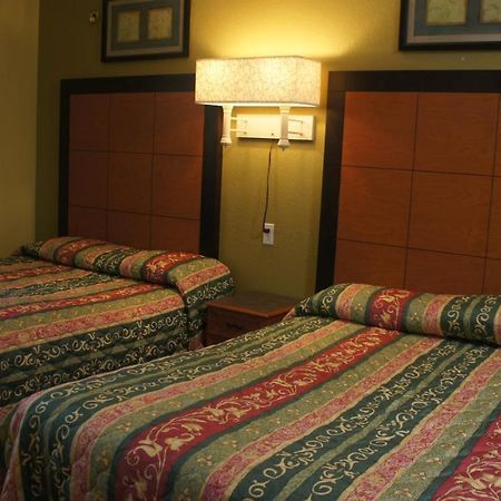 Taylor Regency Inn מראה חיצוני תמונה