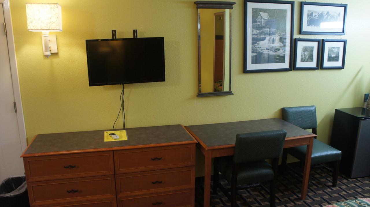 Taylor Regency Inn מראה חיצוני תמונה