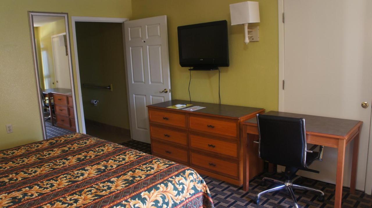 Taylor Regency Inn מראה חיצוני תמונה