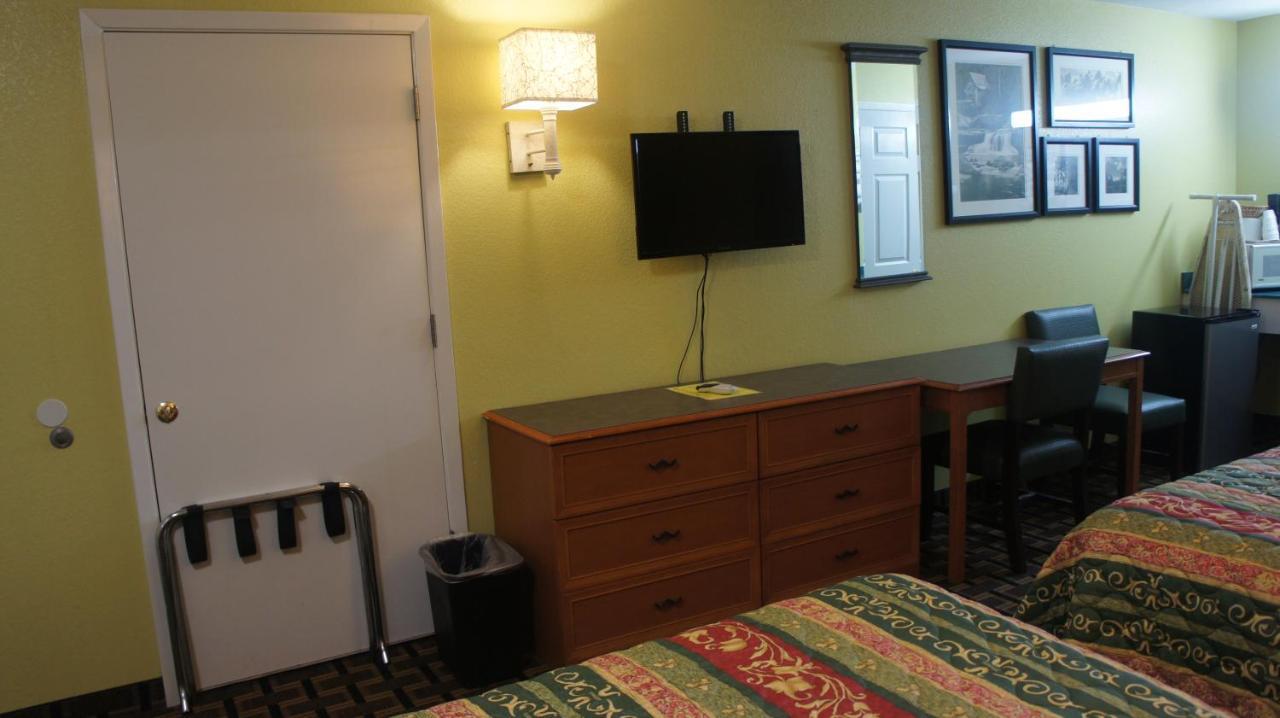 Taylor Regency Inn מראה חיצוני תמונה
