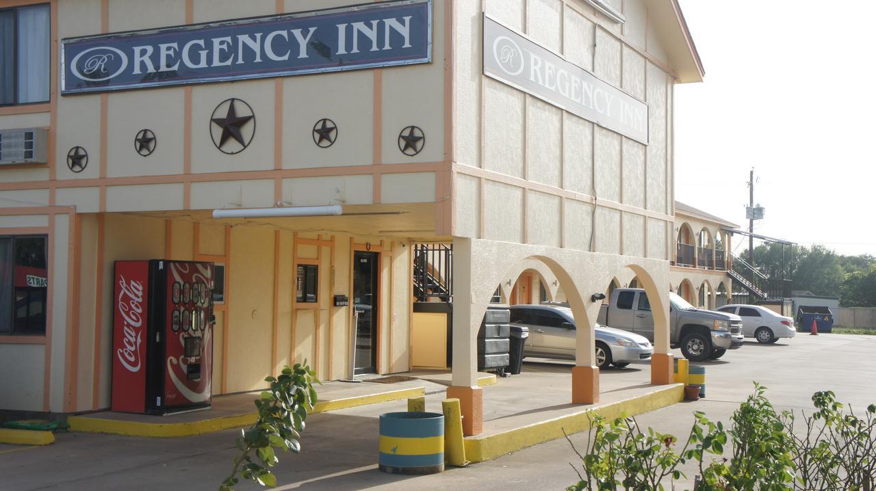 Taylor Regency Inn מראה חיצוני תמונה